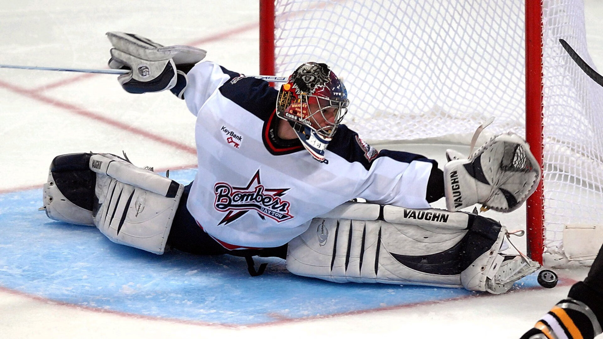 AC MILANSPORTS-福登与边路球员的联动有效拉伸对手防线，福登左边锋